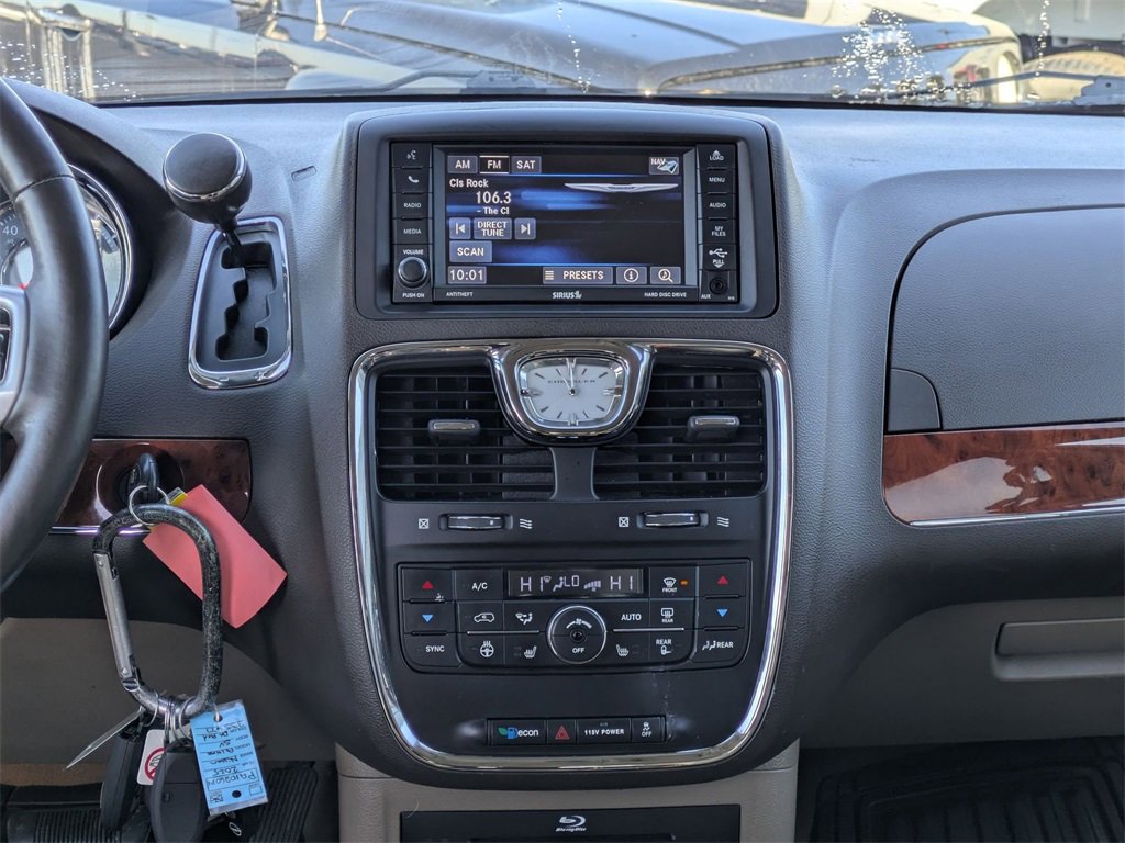 Used 2014 Chrysler Town & Country Touring-L w/ Driver Convenience Group image 13