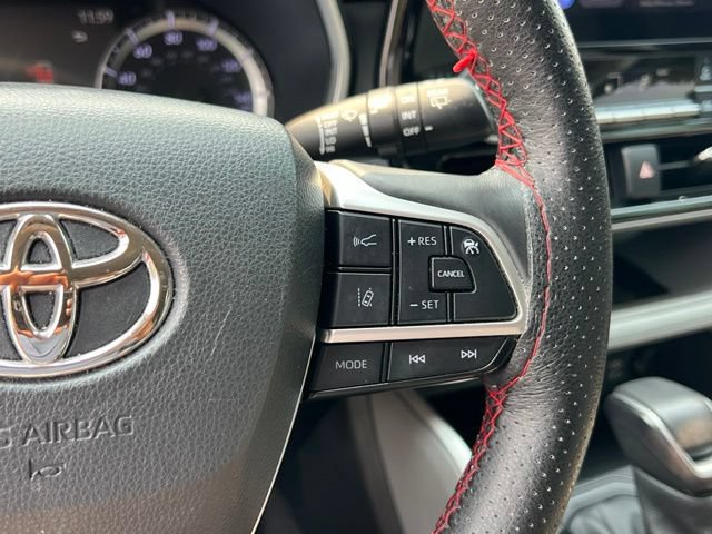 Used 2023 Toyota Highlander XLE AWD/4WD image 19