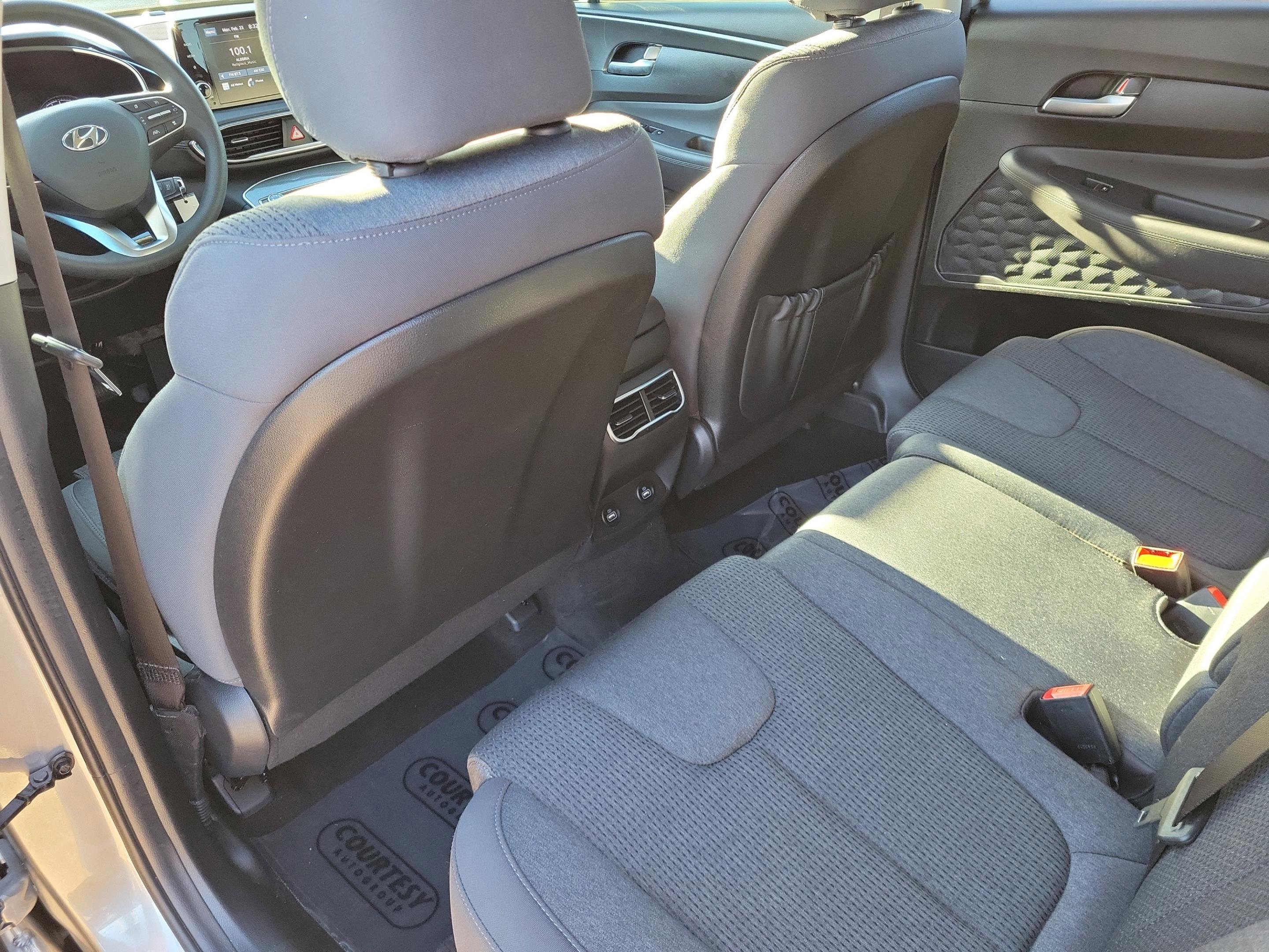 Used 2023 Hyundai Santa Fe SE image 12