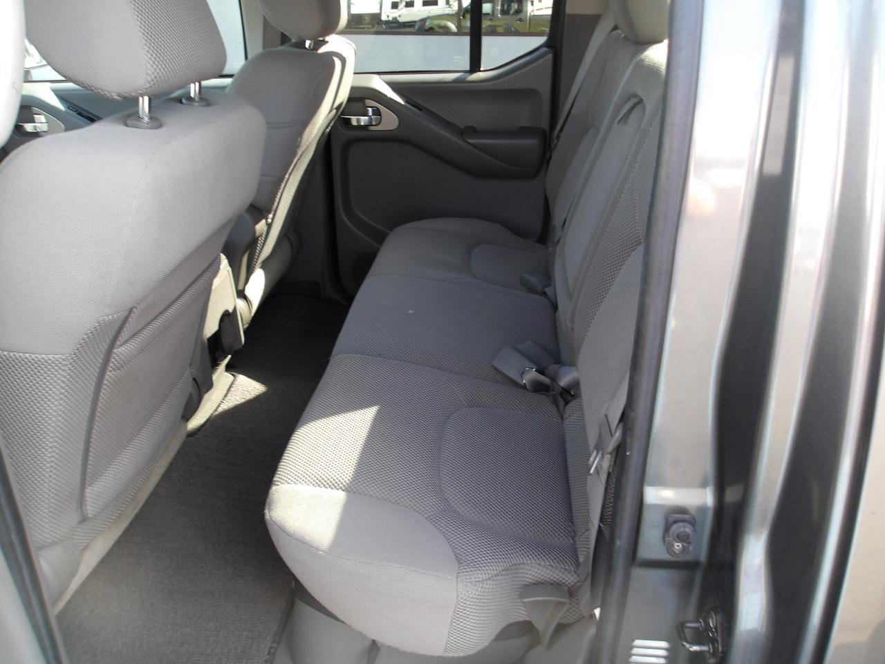 Used 2007 Nissan Frontier SE w/ Power Pkg AWD/4WD image 10
