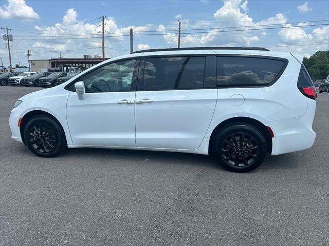 Used 2021 Chrysler Pacifica Touring-L w/ S Appearance Package AWD/4WD image 8