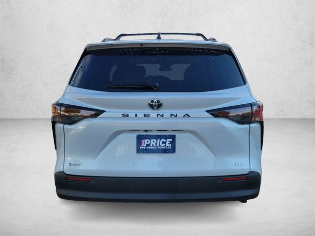 Used 2026 Toyota Sienna XLE FWD image 7