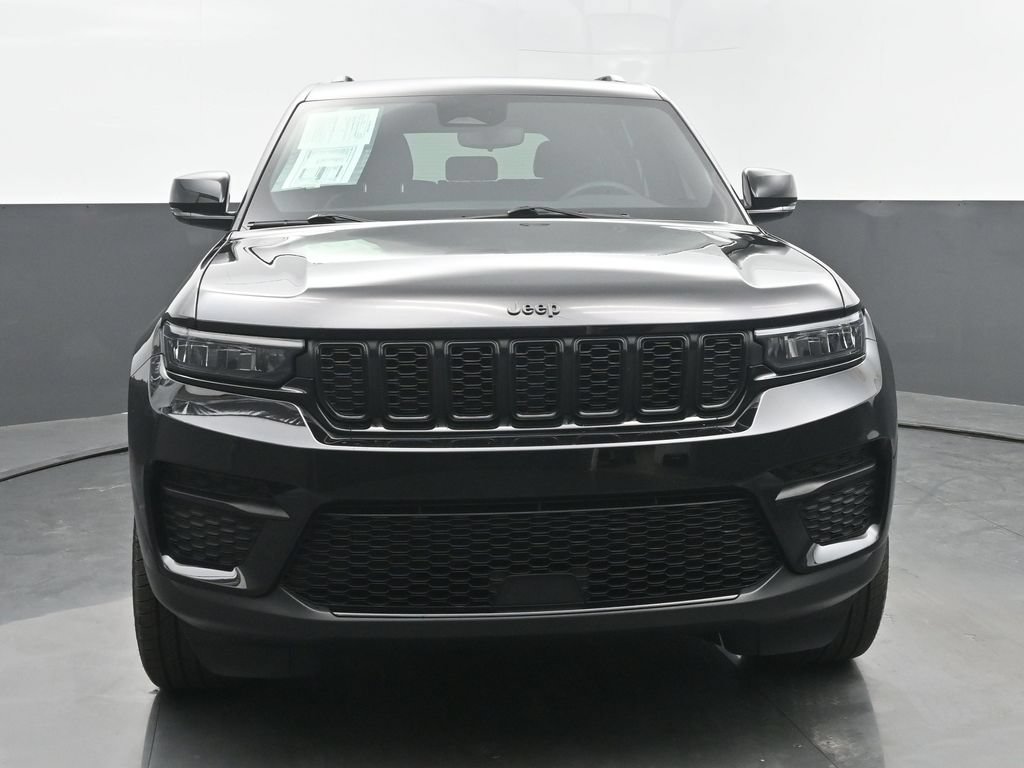Used 2023 Jeep Grand Cherokee Altitude AWD/4WD image 8