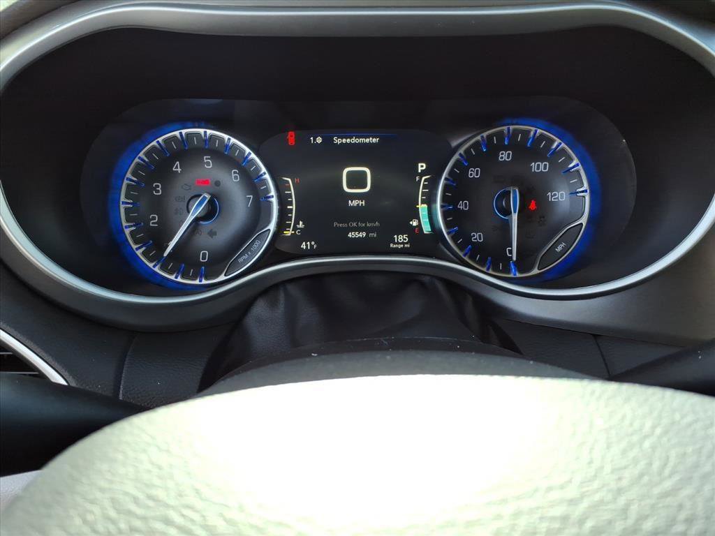 Used 2024 Chrysler Pacifica Touring-L image 16