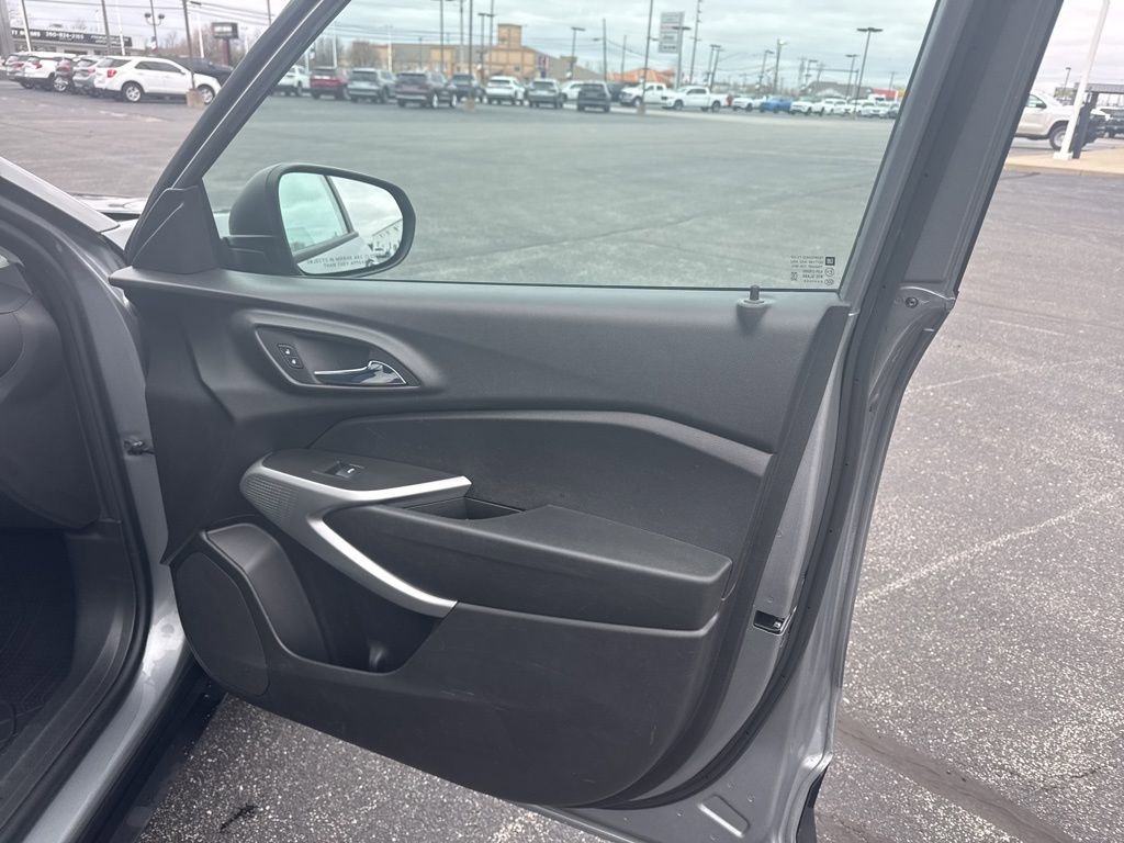 Used 2024 Chevrolet Trax LS image 43