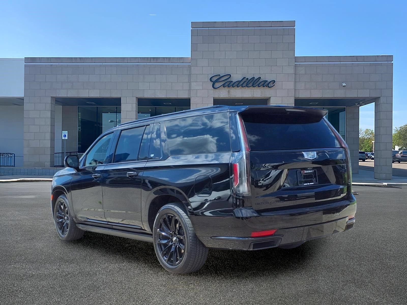 Used 2024 Cadillac Escalade ESV Sport Platinum w/ LPO, ONYX Package AWD/4WD image 6