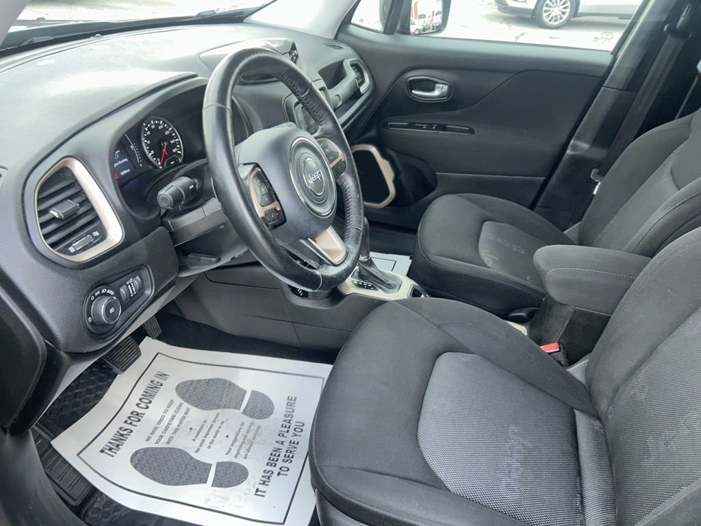 Used 2017 Jeep Renegade Latitude w/ Cold Weather Group image 11