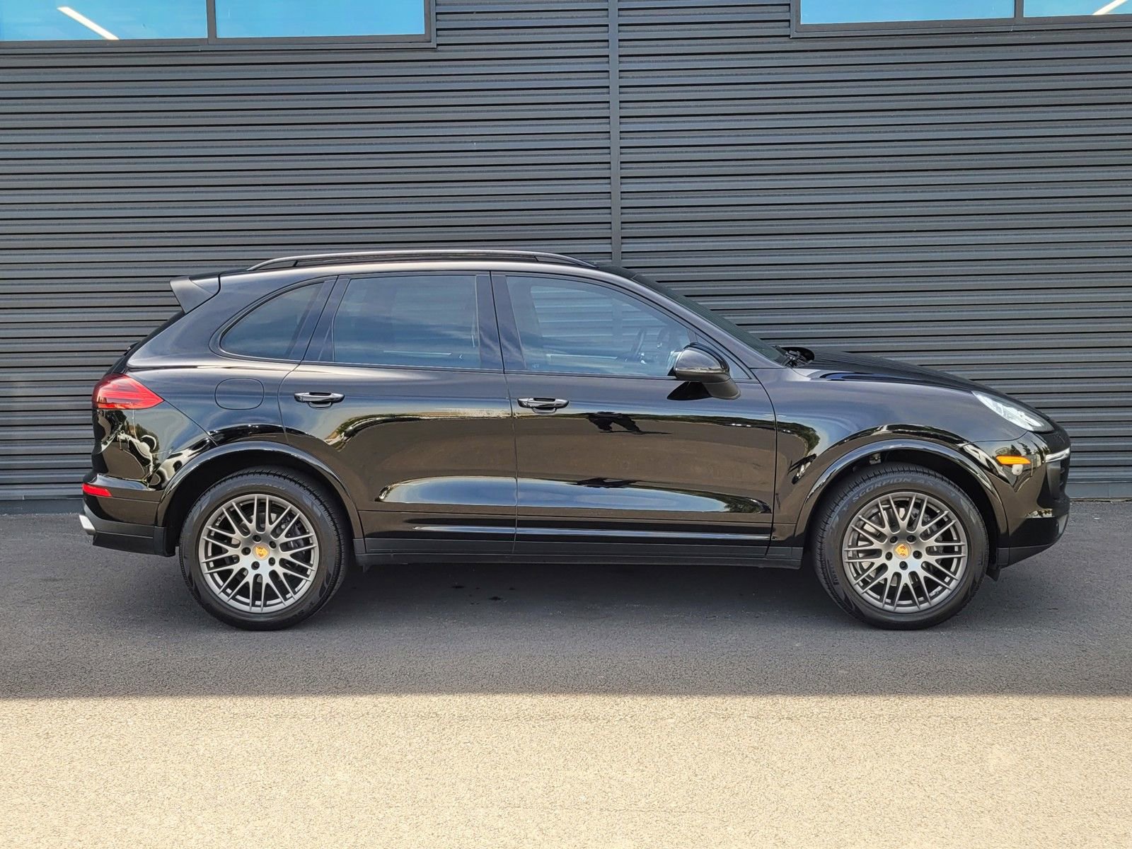 Used 2018 Porsche Cayenne Platinum Edition AWD/4WD image 7
