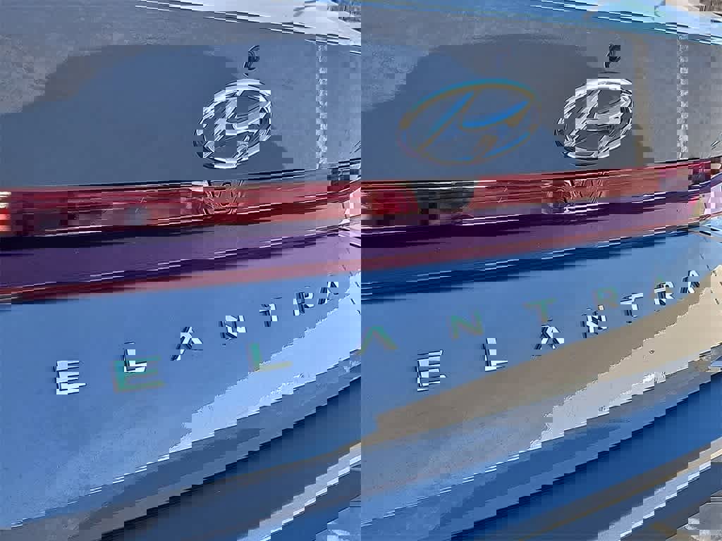 Used 2021 Hyundai Elantra SEL image 23