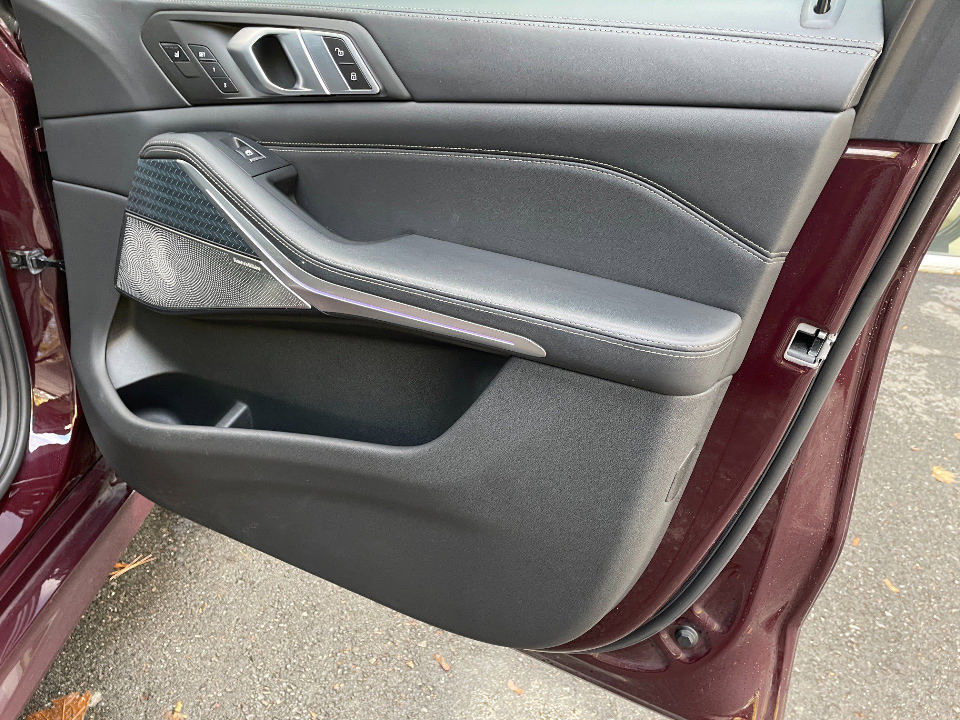 Used 2021 BMW X5 M50i w/ Executive Package image 37