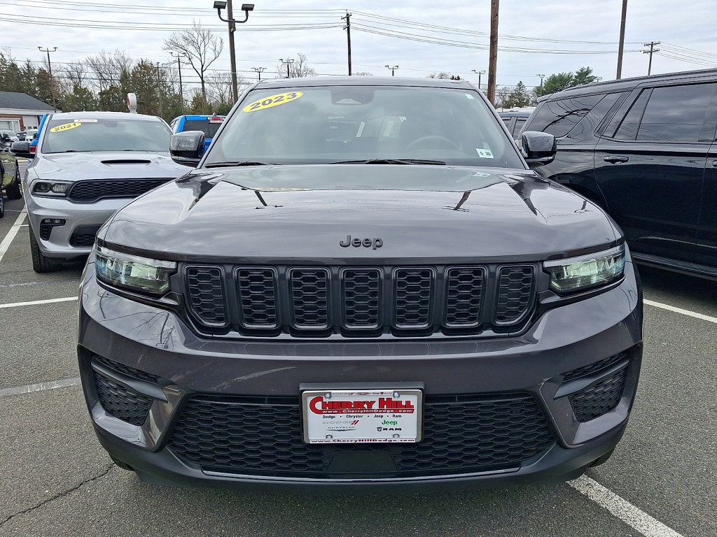 Used 2023 Jeep Grand Cherokee Altitude image 8