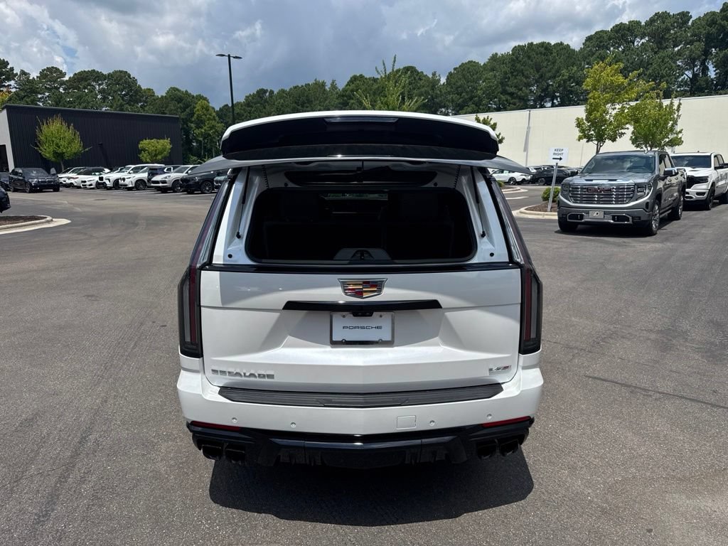 Used 2025 Cadillac Escalade ESV V AWD/4WD image 5