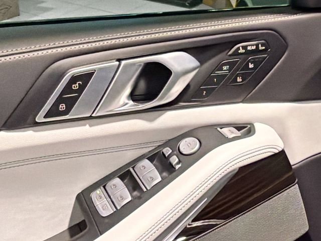 Used 2025 BMW X7 xDrive40i w/ Executive Package image 16