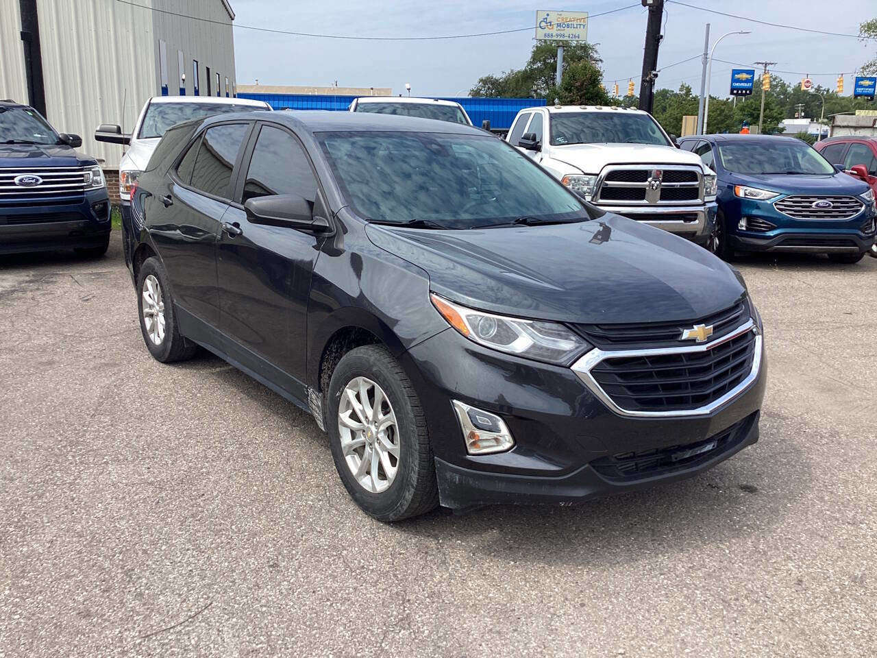 Used 2020 Chevrolet Equinox LS image 9