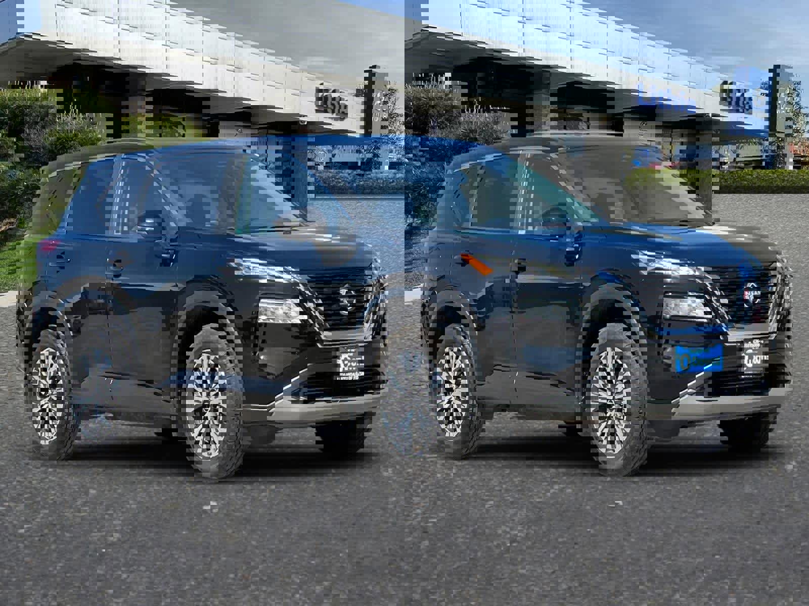 Used 2023 Nissan Rogue SV image 9