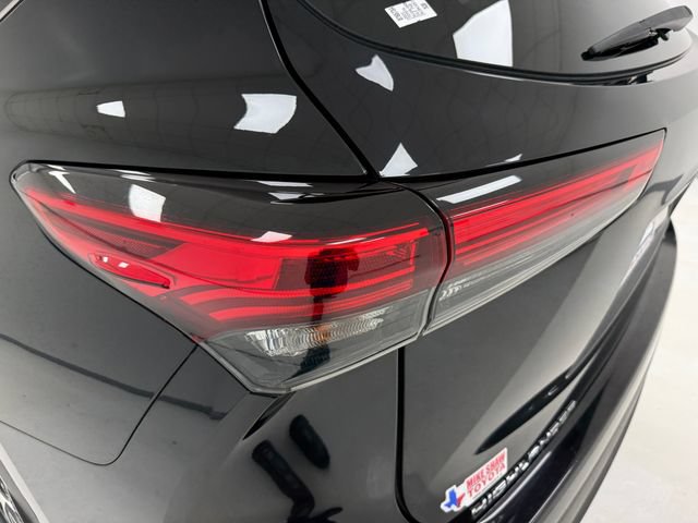 Used 2021 Toyota Highlander XLE FWD image 37