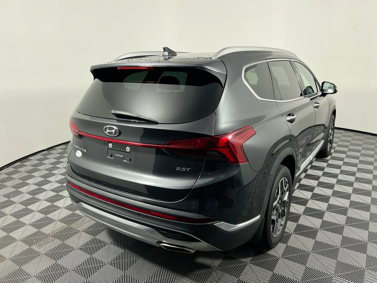 Used 2022 Hyundai Santa Fe Limited w/ Cargo Package FWD image 3