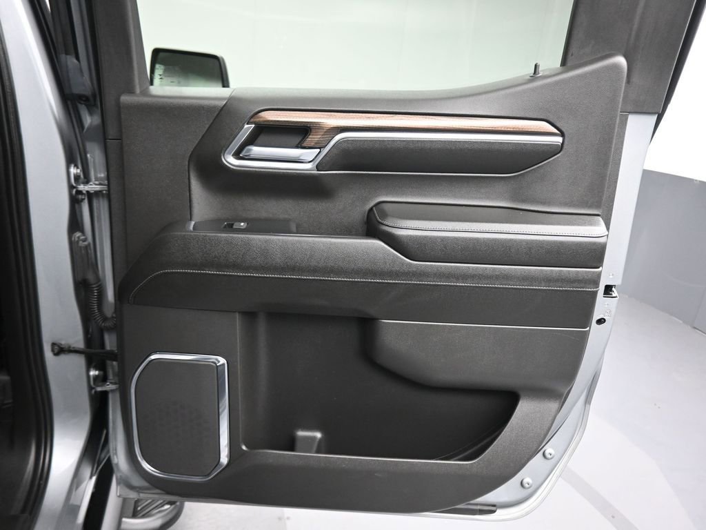 Used 2024 Chevrolet Silverado 1500 LT Trail Boss w/ Convenience Package II image 43