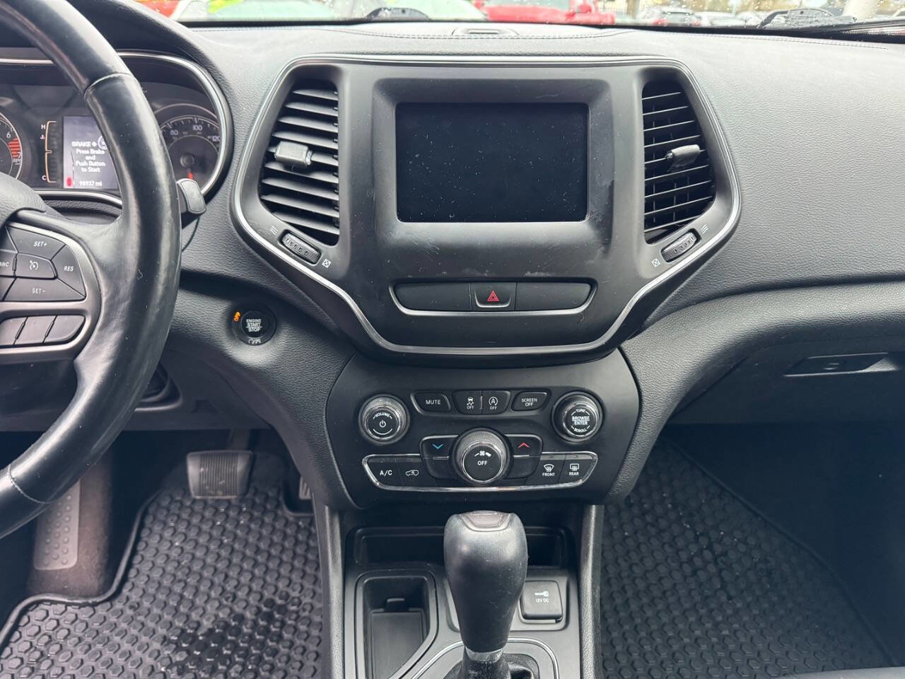 Used 2019 Jeep Cherokee Latitude Plus w/ Cold Weather Group image 10