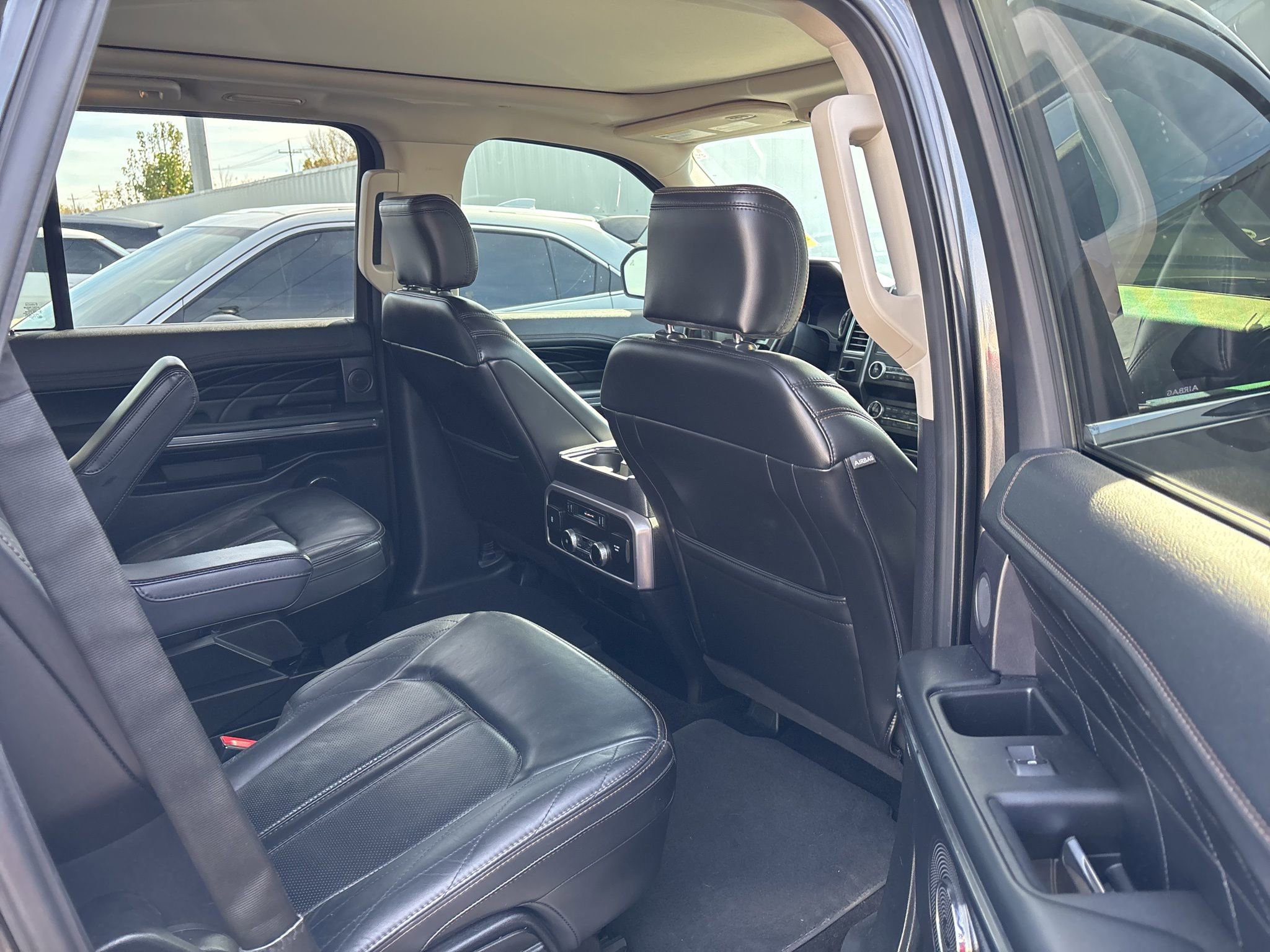 Used 2019 Ford Expedition Platinum image 8