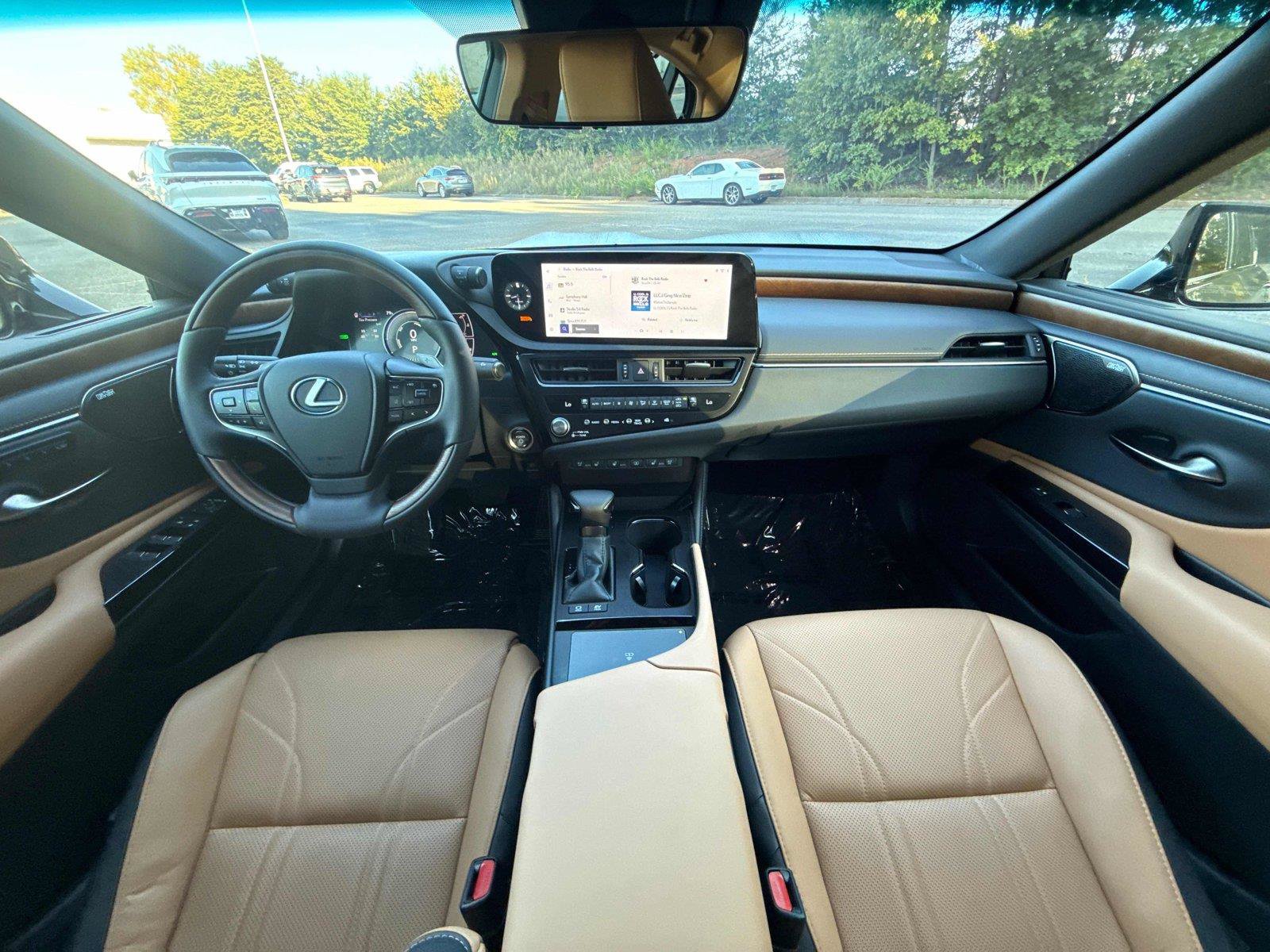 Used 2025 Lexus ES 300h Ultra Luxury w/ Accessory Package (Z2) FWD image 13