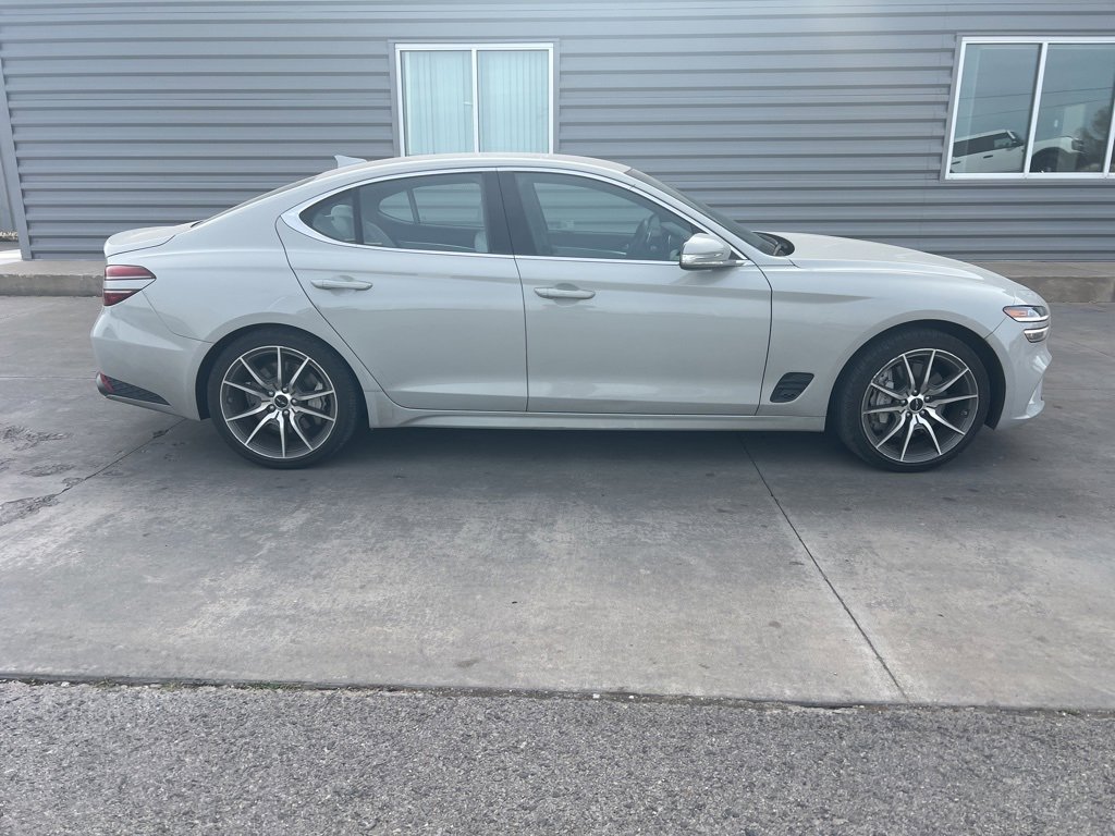 Used 2025 Genesis G70 2.5T image 4