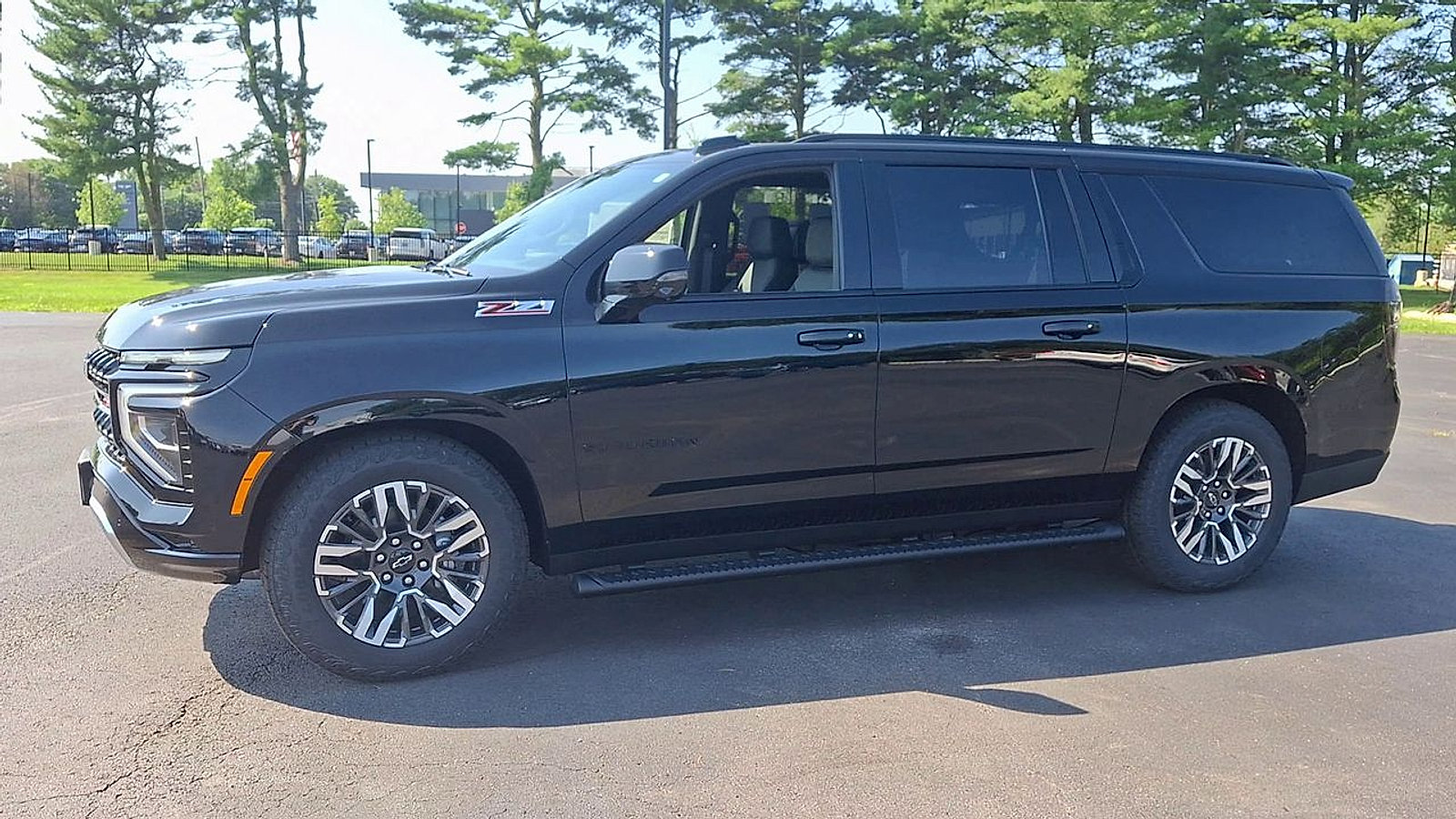 New 2026 Chevrolet Suburban Z71 w/ Z71 Off-Road Package AWD/4WD image 7