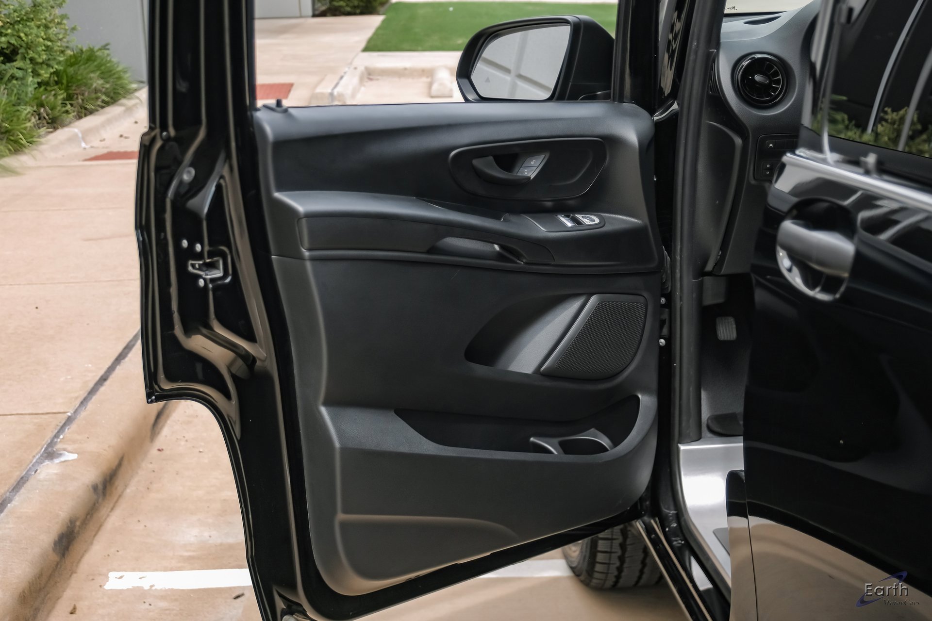 Used 2023 Mercedes-Benz Metris Passenger image 89