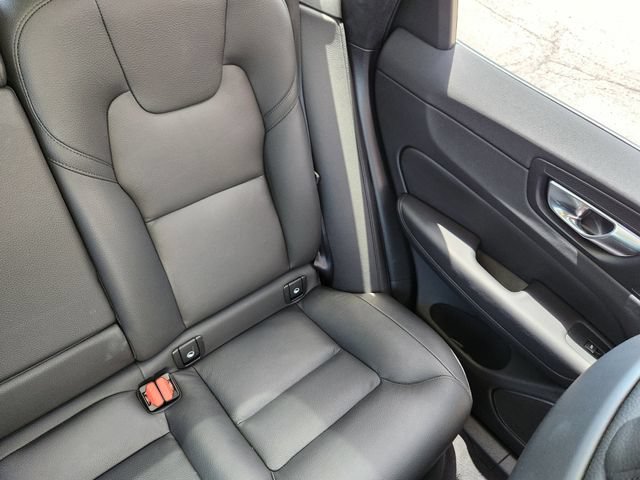 Certified 2025 Volvo XC60 B5 Plus AWD/4WD image 17