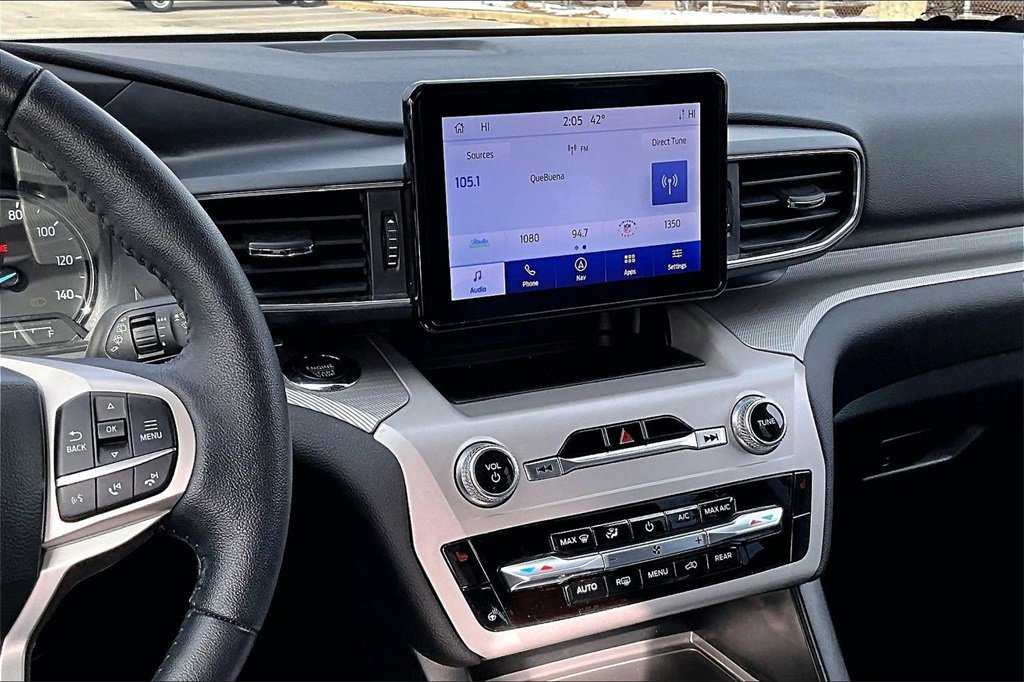 Used 2023 Ford Explorer XLT w/ Equipment Group 202A image 6