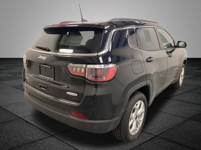 Used 2026 Jeep Compass Latitude image 6