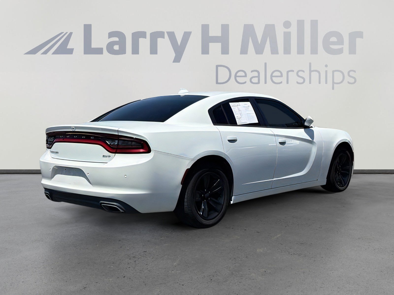 Used 2018 Dodge Charger SXT Plus RWD image 6