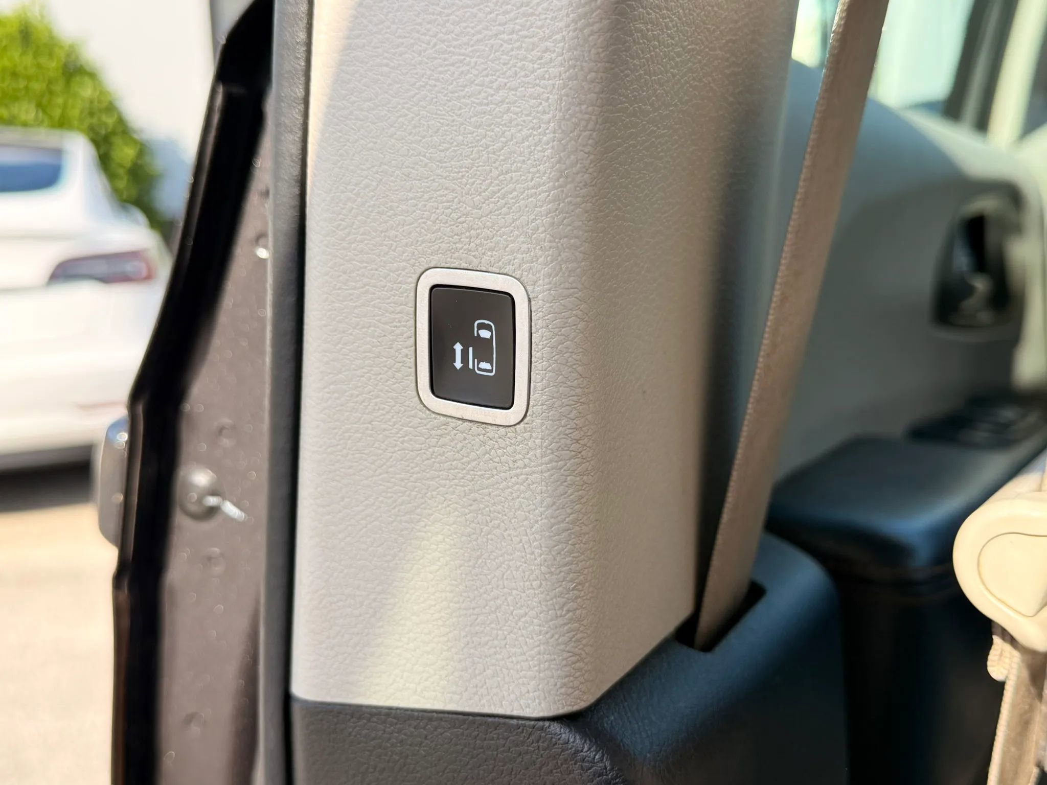 Used 2017 Chrysler Pacifica Touring FWD image 27