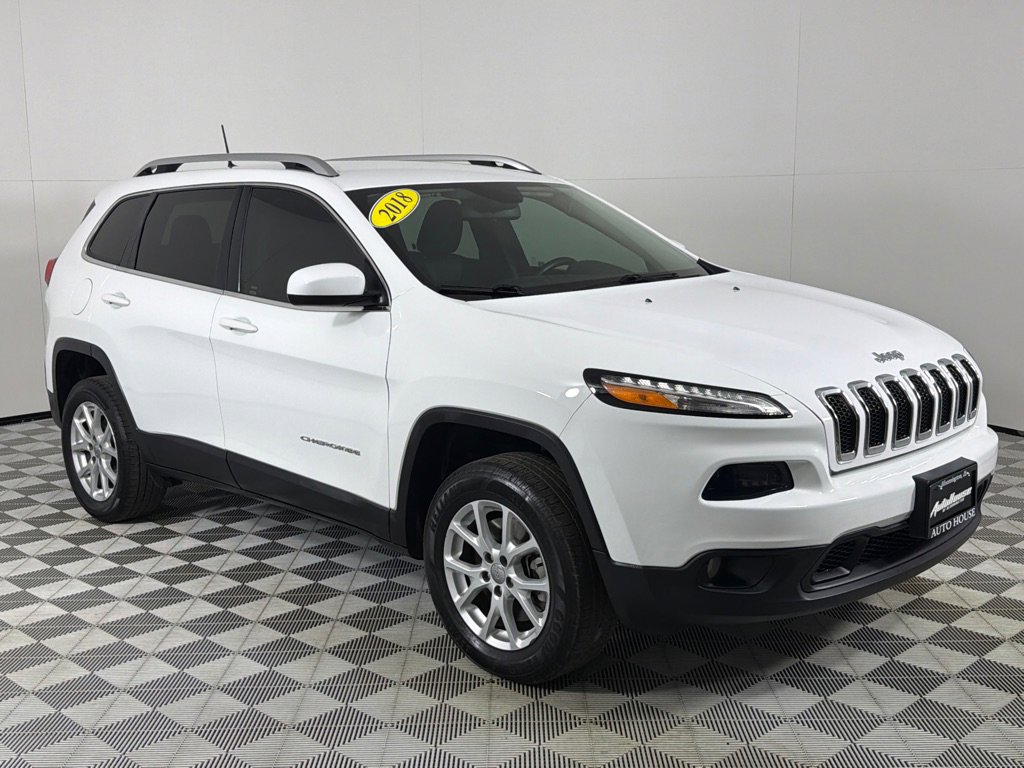 Used 2018 Jeep Cherokee Latitude w/ Cold Weather Group image 3