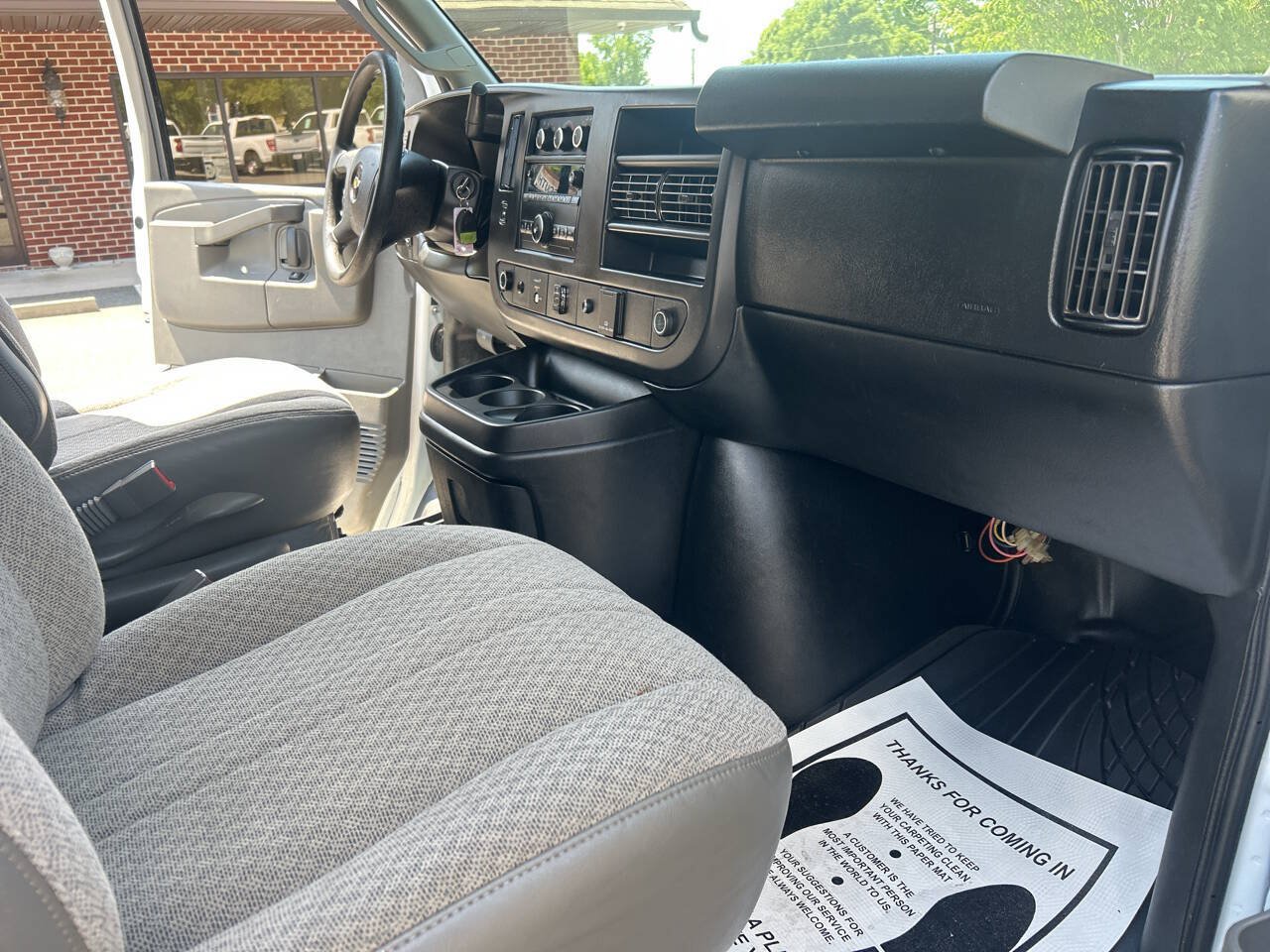 Used 2017 Chevrolet Express 2500 RWD image 23