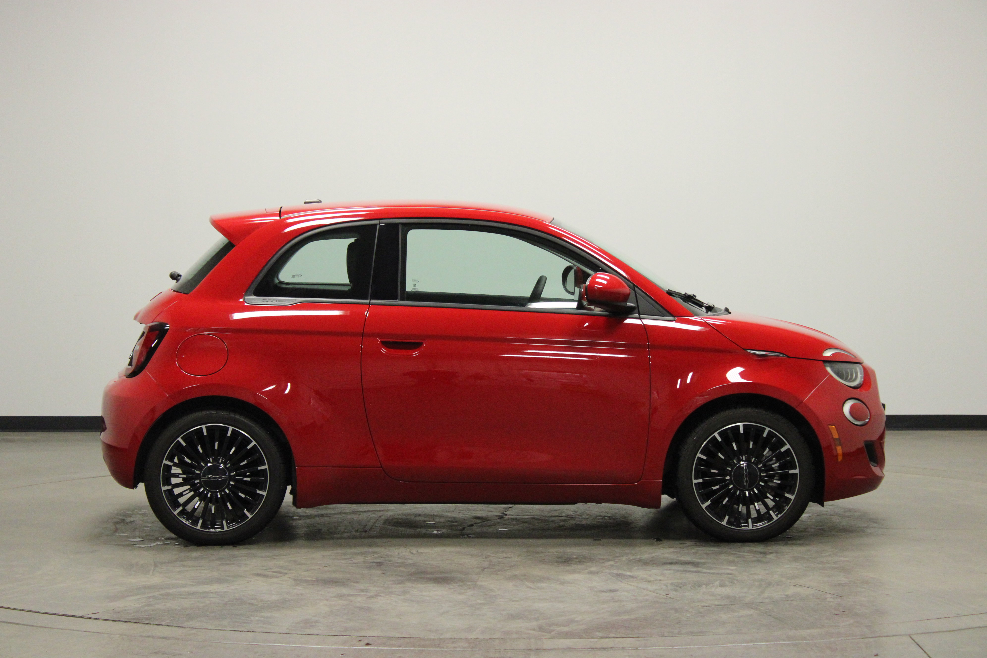 Used 2024 FIAT 500 e (RED) image 9