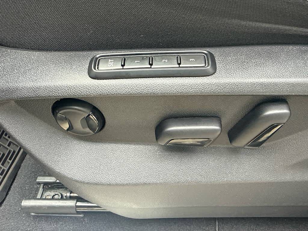 Certified 2023 Volkswagen Atlas Cross Sport SEL AWD/4WD image 37