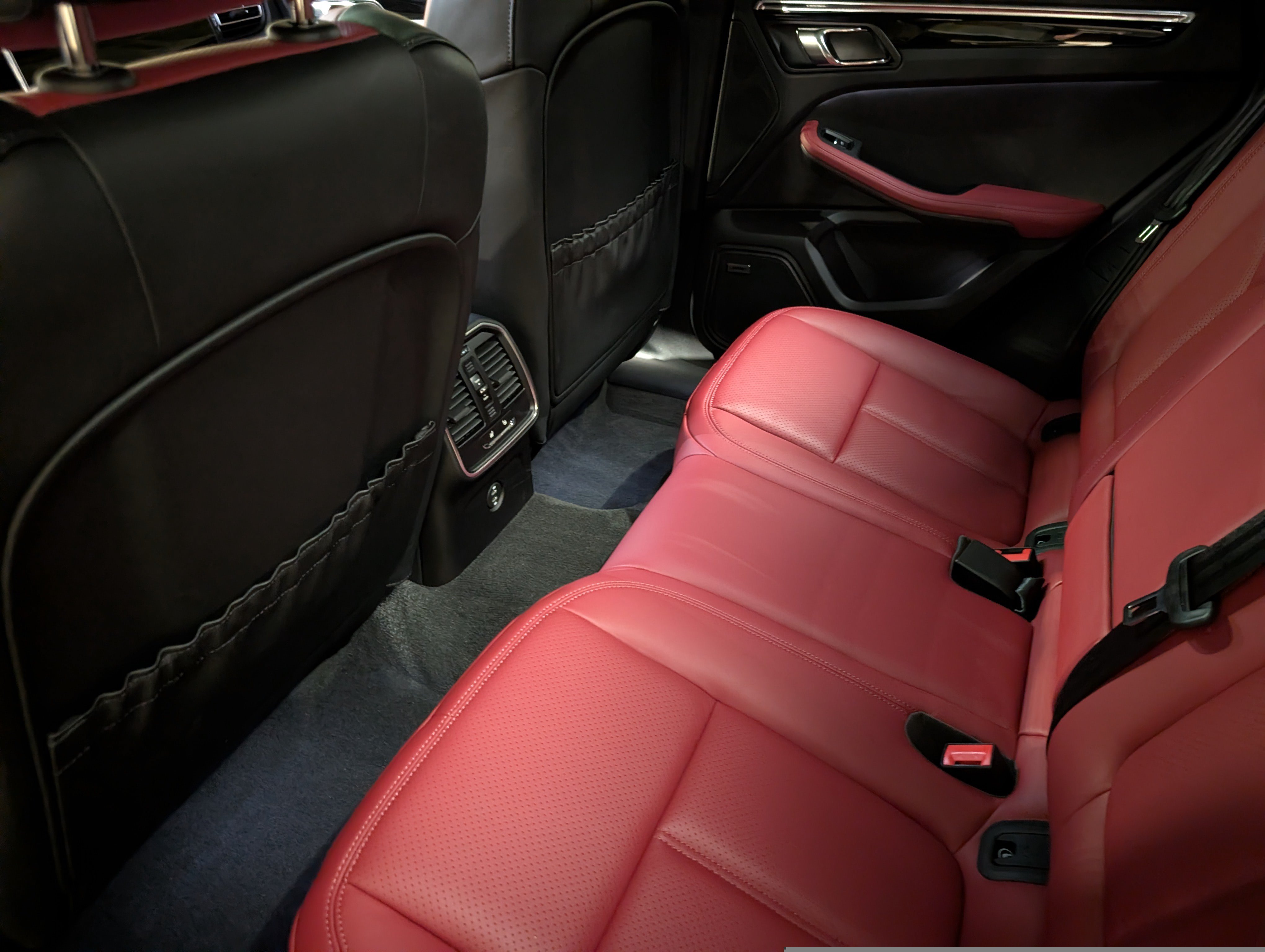 Certified 2025 Porsche Macan S AWD/4WD image 64