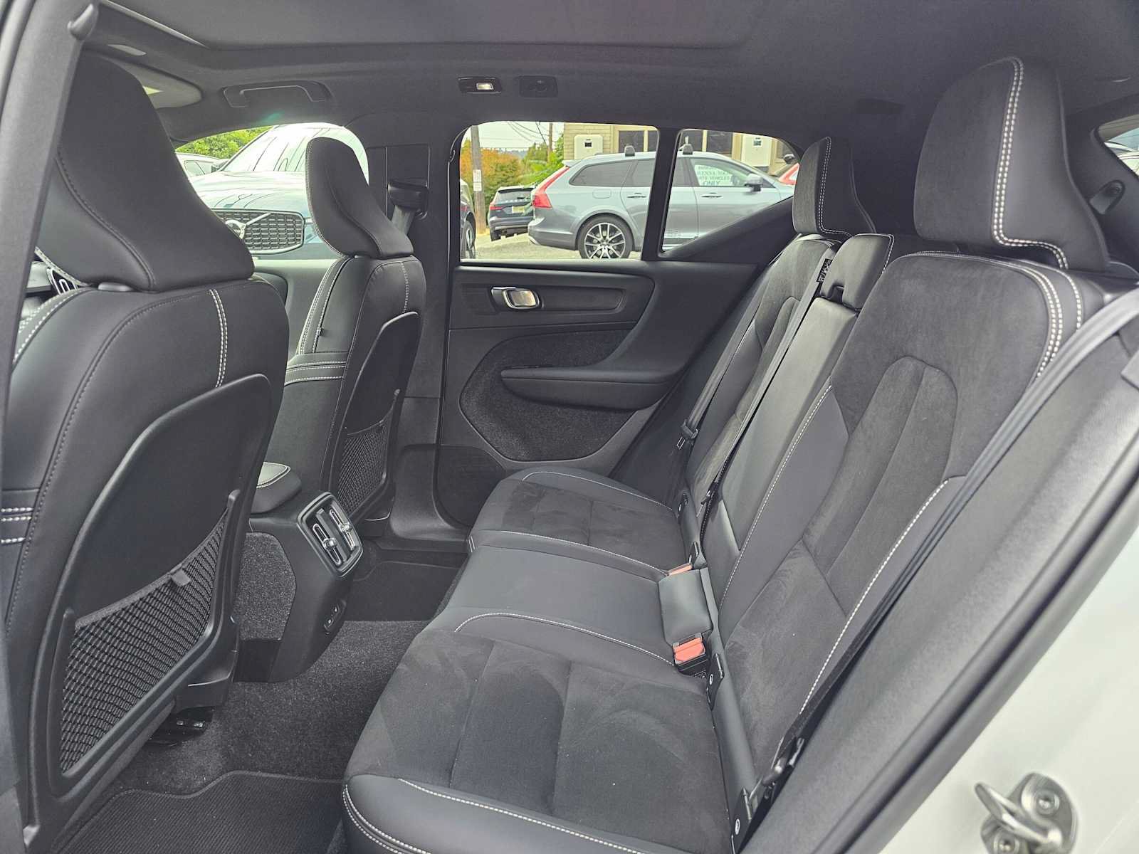 Used 2023 Volvo XC40 Recharge Ultimate AWD/4WD image 18