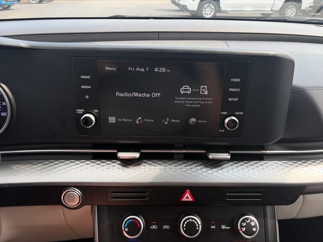 Used 2024 Kia Carnival LX FWD image 18