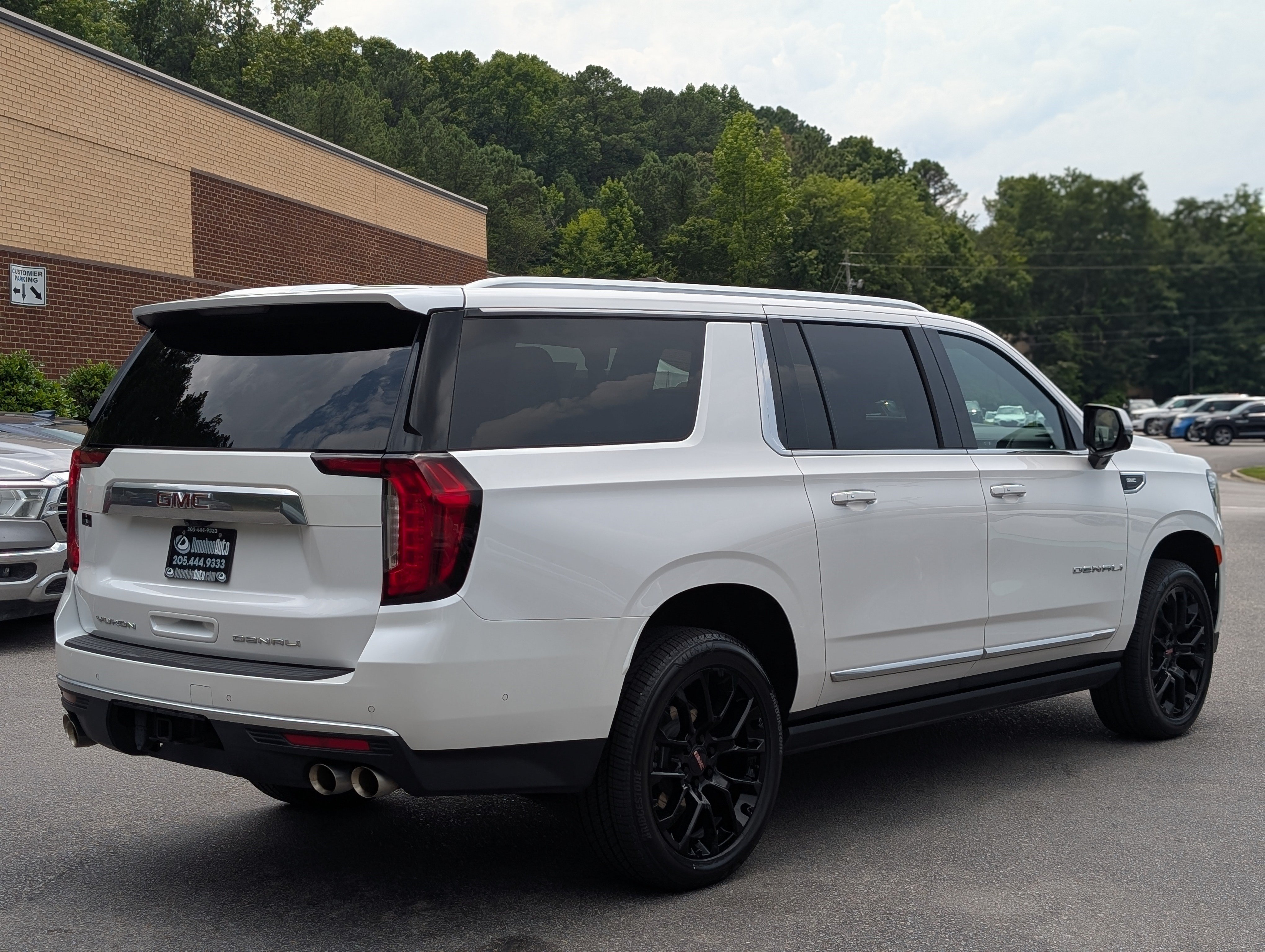 Used 2023 GMC Yukon XL Denali w/ Denali Reserve Package AWD/4WD image 9