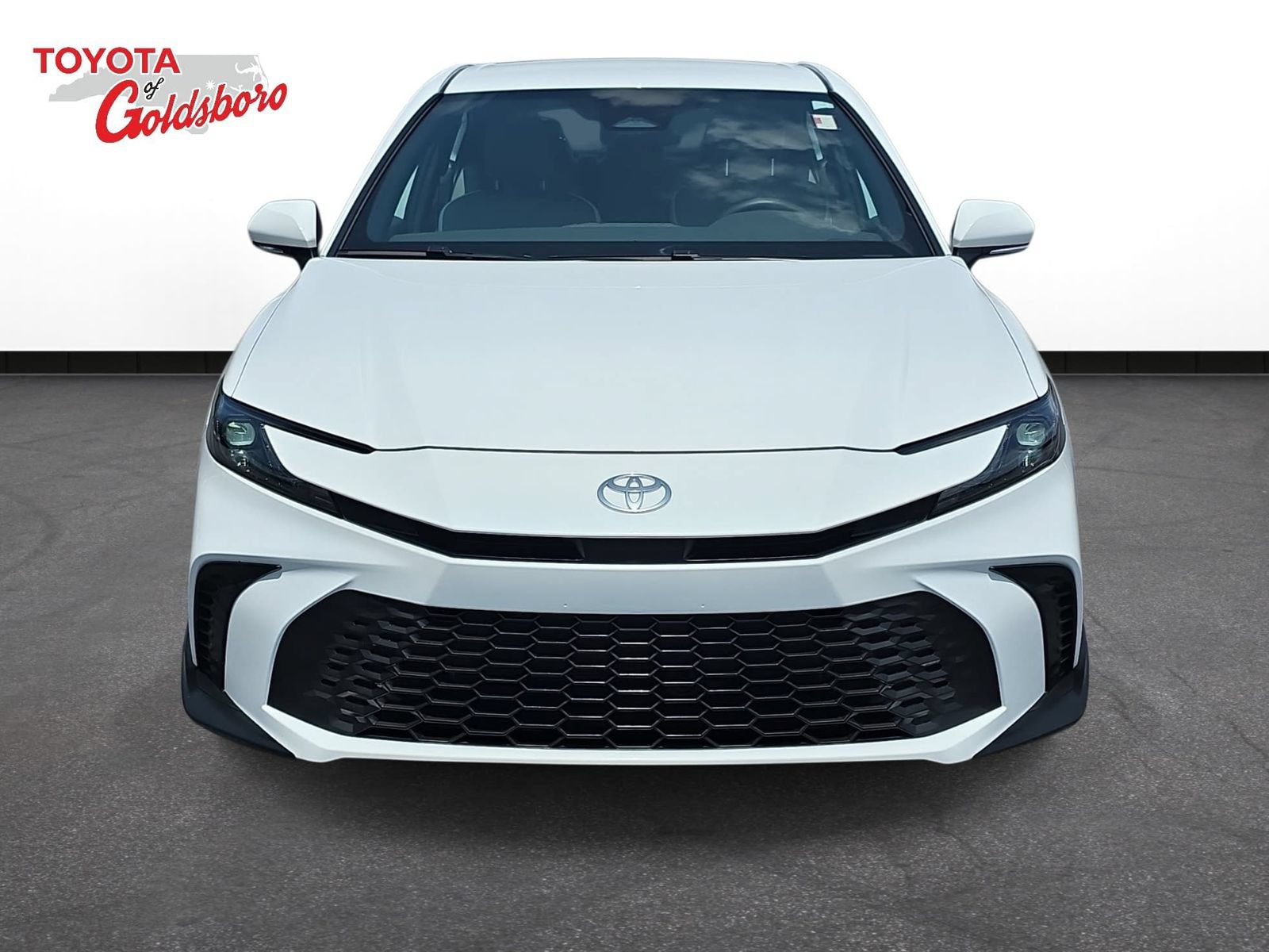 Used 2026 Toyota Camry SE FWD image 2