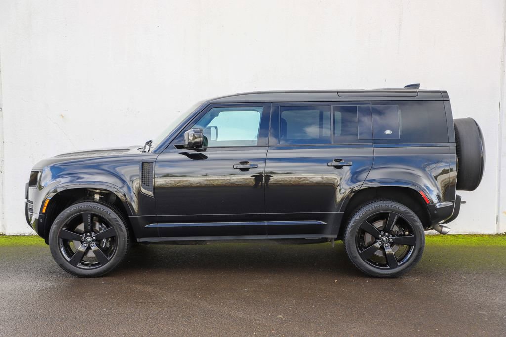 Used 2024 Land Rover Defender 110 V8 AWD/4WD image 18