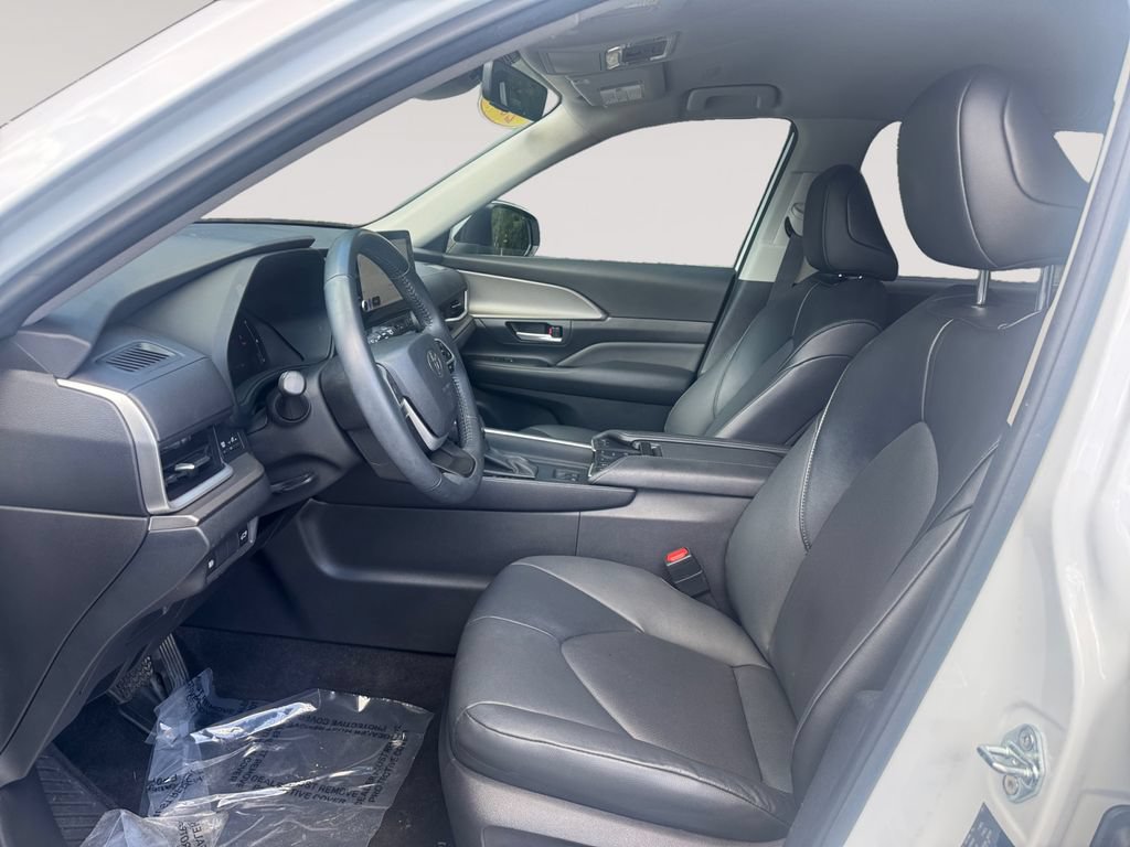 Used 2024 Toyota Grand Highlander AWD image 9