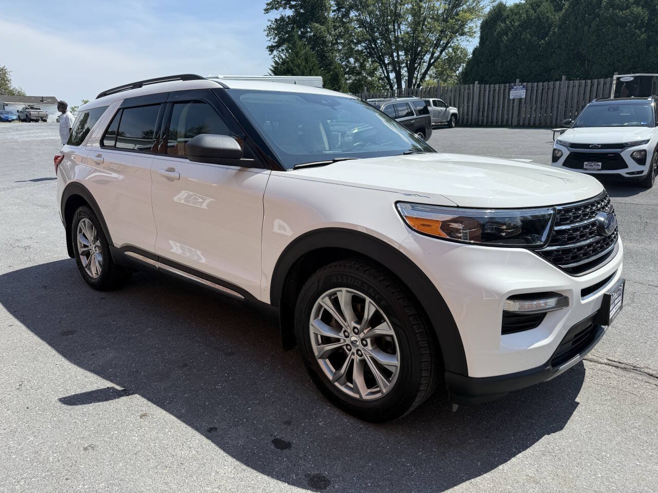 Used 2020 Ford Explorer XLT w/ Equipment Group 202A AWD/4WD image 4