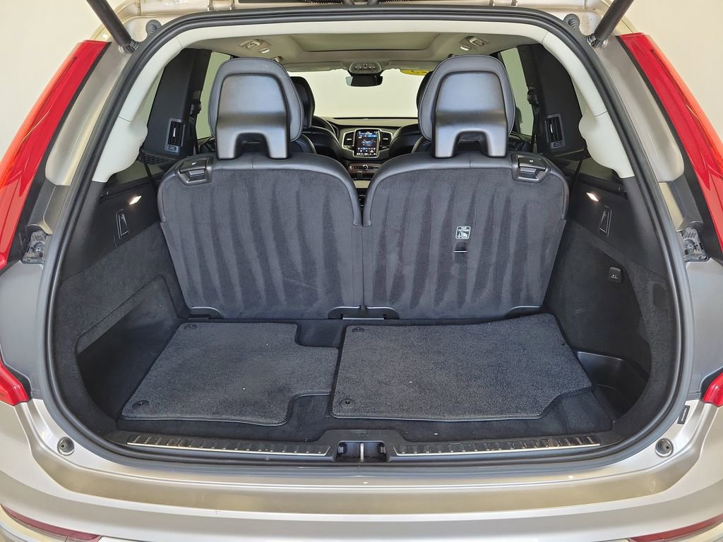 Used 2023 Volvo XC90 B6 Plus image 10