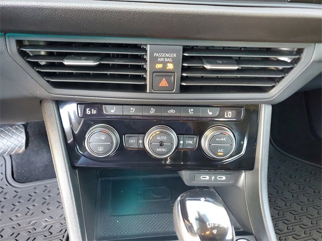 Used 2024 Volkswagen Jetta SEL image 27