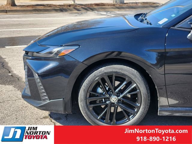 Used 2025 Toyota Camry SE image 9
