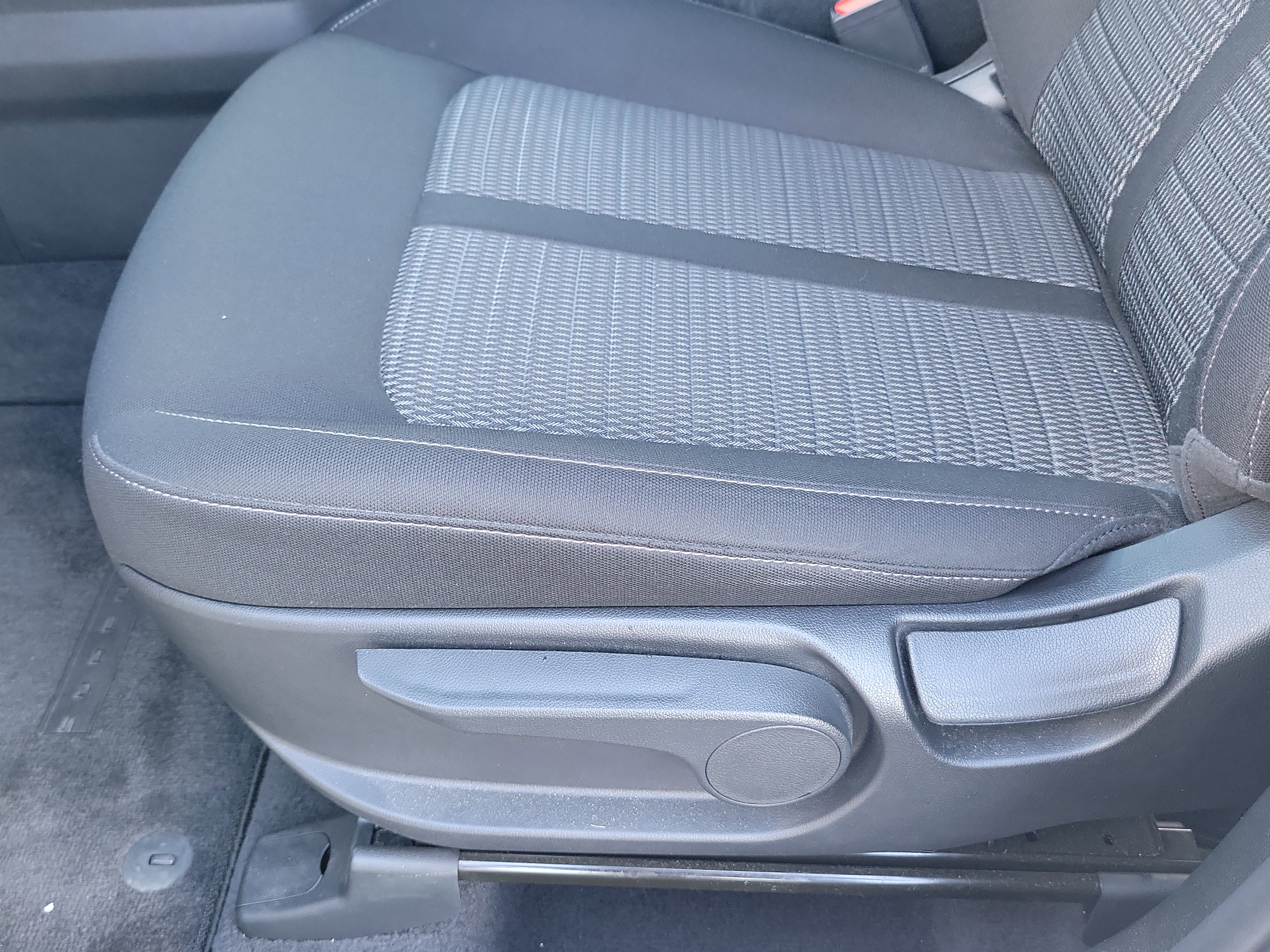 Used 2024 Kia Sorento LX image 19