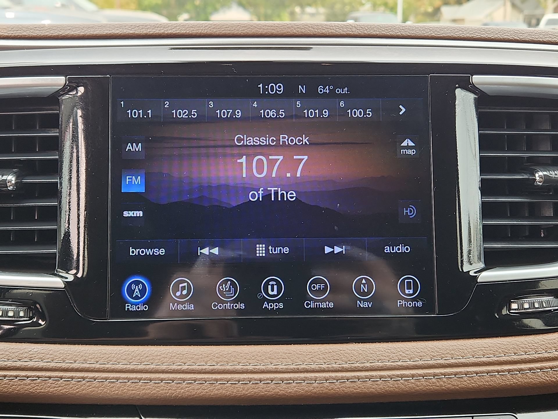 Certified 2017 Chrysler Pacifica Limited FWD image 12
